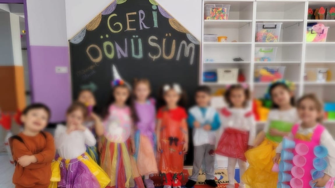 GERİ DÖNÜŞÜM DEFİLESİ